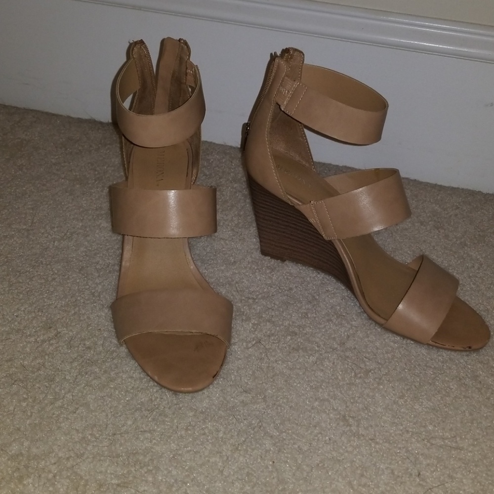 Nude Wedges